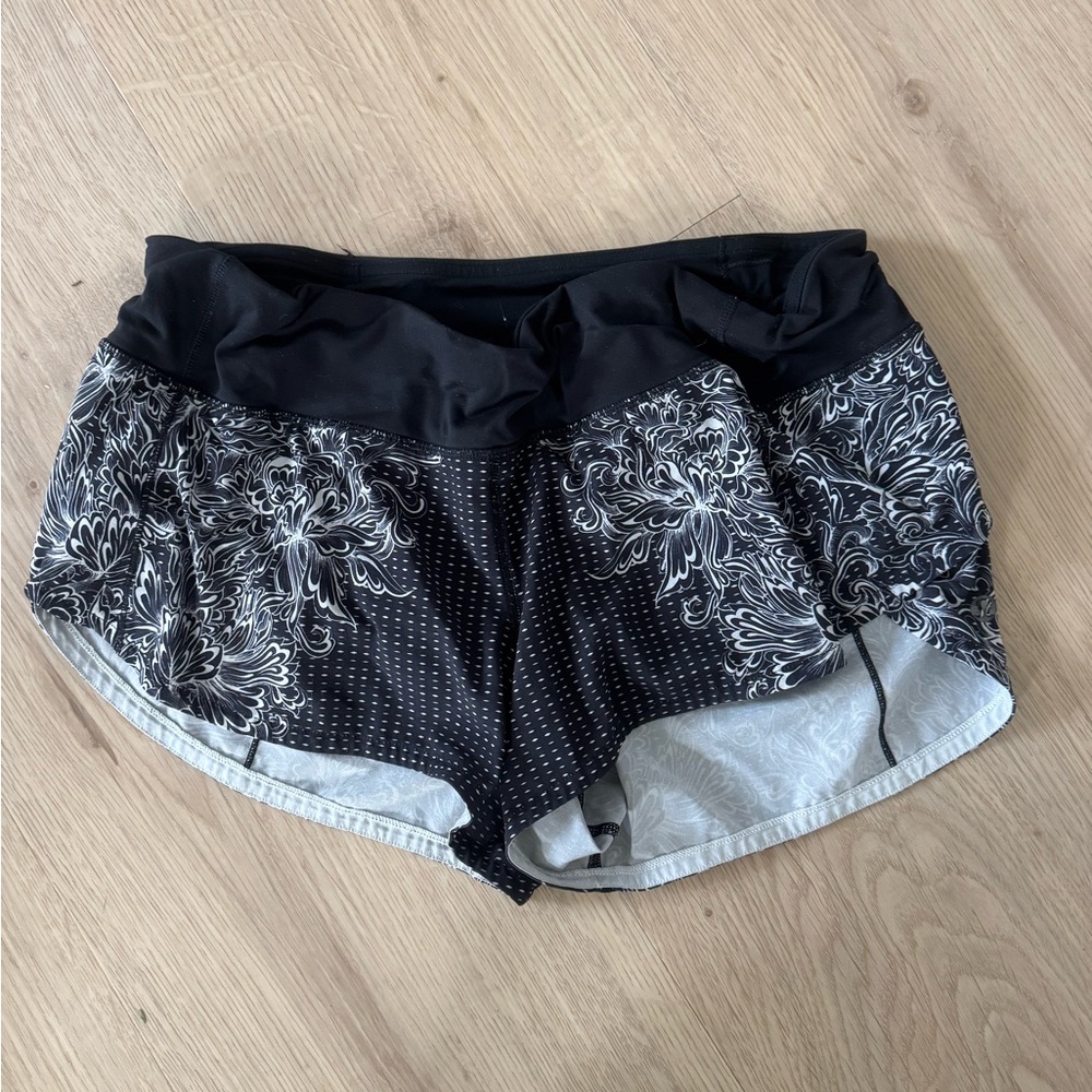 Lululemon Speed Up Short 2.5" Floral - Flowerescent Black Multi - Size 8